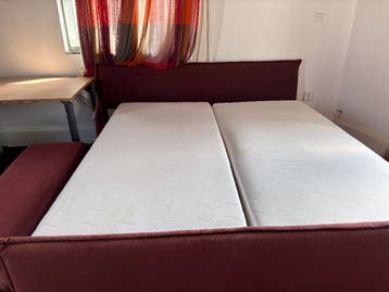 Tweepersoonsbed met matrassen