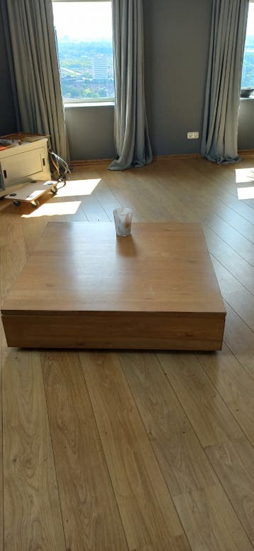 Massief houten salontafel in zeer goede staat