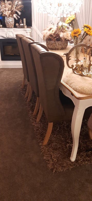 Set van 6 bruine eetkamerstoelen - enkele doorgezakt