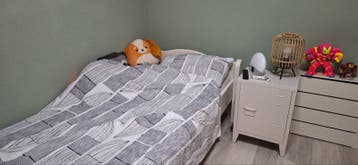 Eenpersoonsbed met lattenbodem en matras