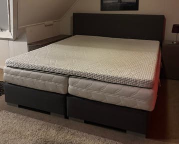 (gratis) Stevige matrassen en topmatras ( 180 x 220 )