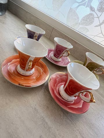 Set van 5 Vintage Koffiekopjes met Schotels - Rozen Design