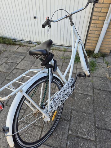 Damesfiets wit - Achterband zacht/lek