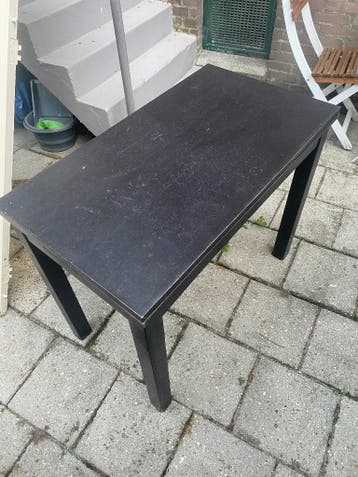 Zwarte uitschuifbare tafel