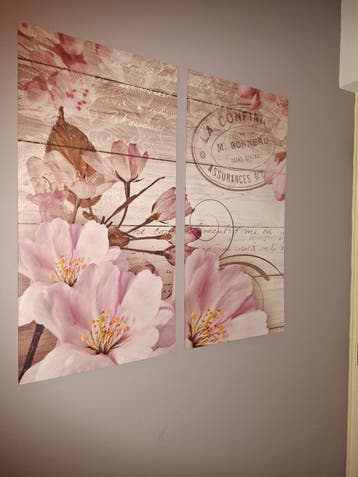 Wanddecoratie met bloesem en vintage tekst