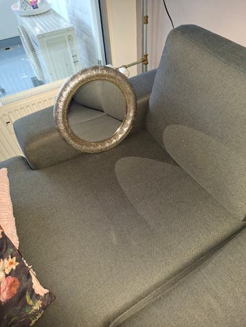 Decoratieve ronde spiegel met zilverkleurige rand