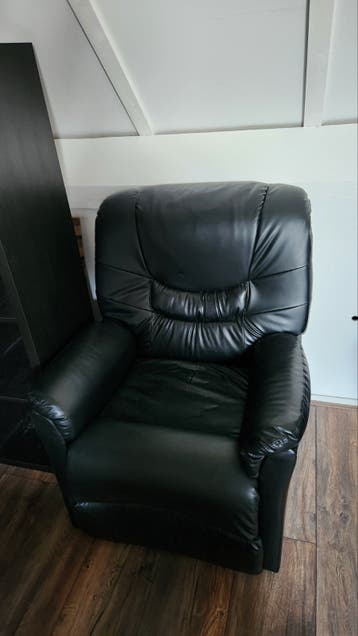 Zwarte leren relaxfauteuil met massagefunctie