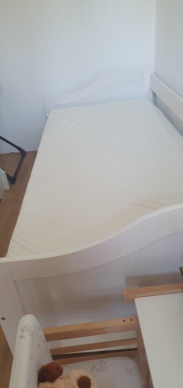 Gratis:Wit eenpersoonsbed met uitschuifbaar logeerbed