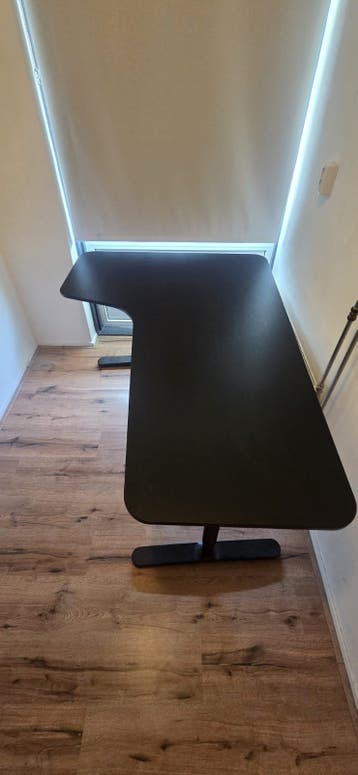 Ophalen voor 30 juni - Zwart Hoekbureau