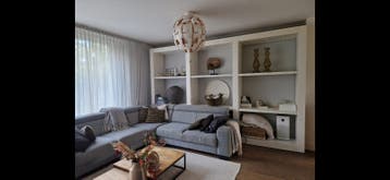 Gratis Grote wandkast met open vakken