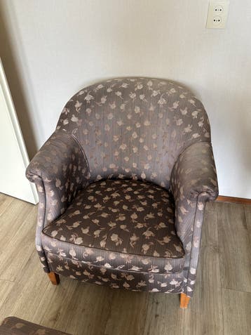 Fauteuil met voetenbankje - in nette staat