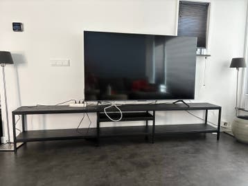 Modern zwart tv-meubel met open schappen
