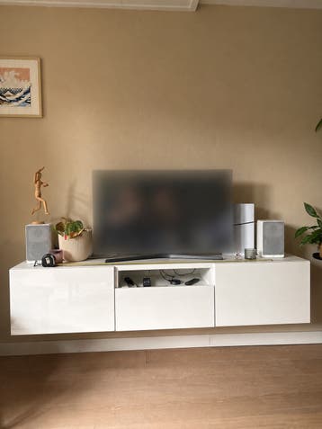 Gratis af te halen: Zwevend tv-meubel wit hoogglans