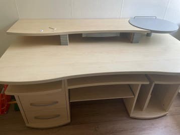 bureau met lades, al gedemonteerd