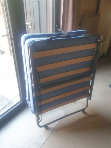 Opvouwbaar logeerbed met matras