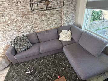 Comfortabele grijze hoekbank