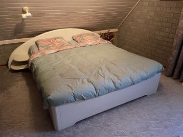 Gratis: Wit tweepersoonsbed