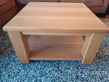 Eikenhouten salontafel met opbergplank