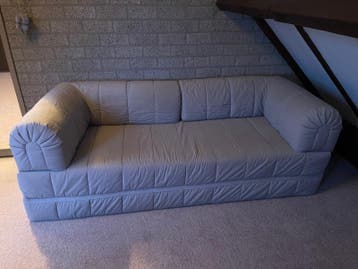 Gratis: Grijze IKEA slaapbank
