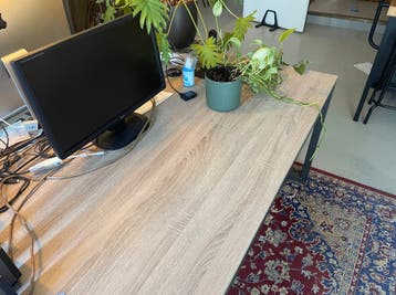 Gratis Bureau, hout met stalen frame 4 stuks