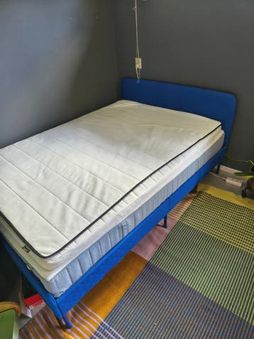 Gratis bed met topper