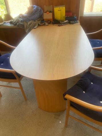 Uitschuivbare eettafel met 6 stoelen
