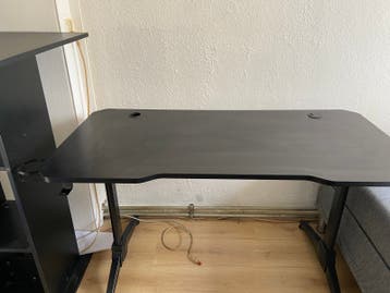 Gratis af te halen computer bureau en stoel