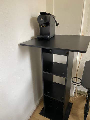 Gratis af te halen , zwarte hoge tafel (soort vsn bar)