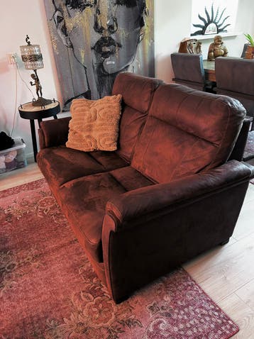Bruine 2,5-zitsbank met elek relaxfunctie + comf 2-zitsbank
