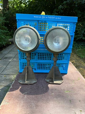 2 oude leger truck lampen