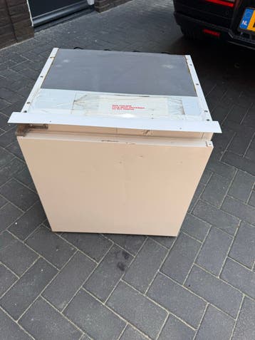 Gratis af te halen: Tafel / (Camping) koelkast