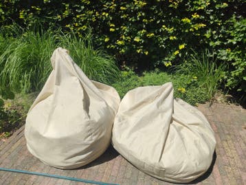 2 zitzakken met uitwisbare hoezen