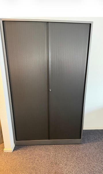 Kantoor kast  staal met rol hoog 200 cm breed 120 cm