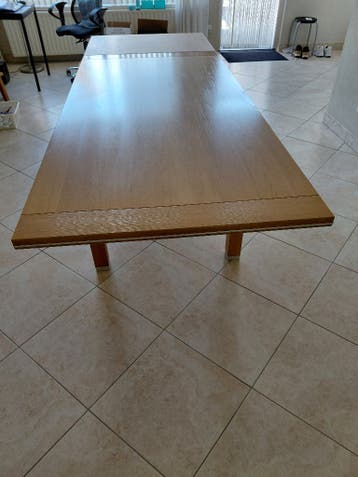 Gratis af te halen, blank eiken tafel!