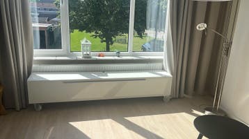 Gratis Witte tv-kast met opbergruimte in Coevorden ophalen!