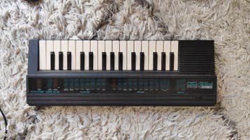 Yamaha PSS-130 Mini Keyboard Synthesizer