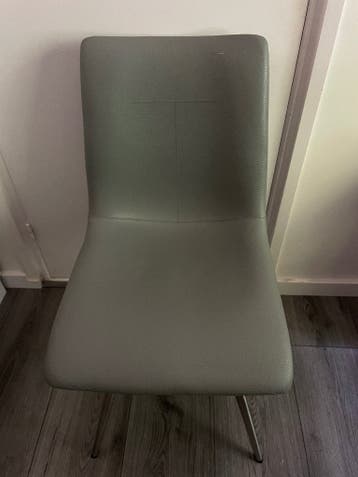 Stoel in groen-grijs