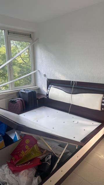Tweepersoonsbed met opbergruimte