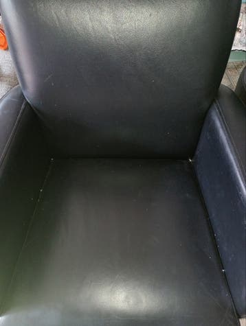Gratis 6 Zwarte Leren Eetstoelen