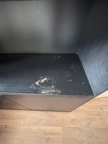 Gratis houten buffetkast met beschadiging, overschilderbaar