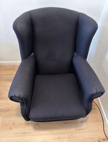 Comfortabele zwarte stoffen fauteuil