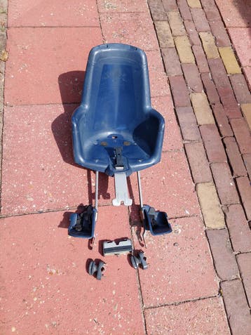 Gebruikt fietsstoeltje voor achterop, blauw