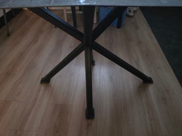 Stevige metalen tafelpoot voor ovale tafel (DIY)