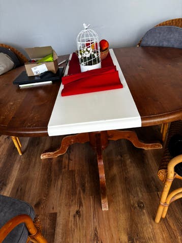 Ovale tafel , gratis op te halen