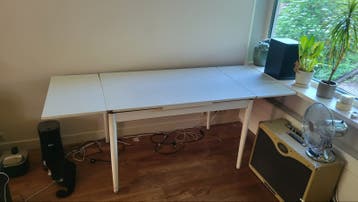 Gratis bureau/ eetkamertafel af te halen!