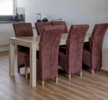 Eettafel met 6 stoelen