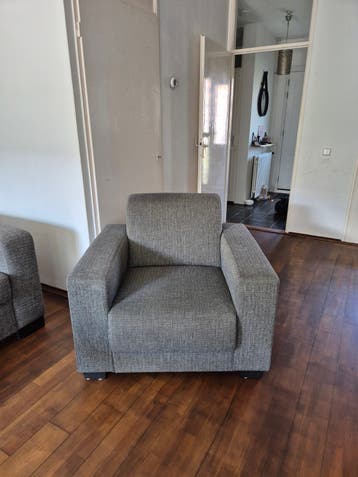Gratis twee grijze fauteuils - per direct op te halen!