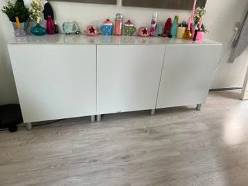 Wit dressoir/kast met 3 deuren en 2 spiegels