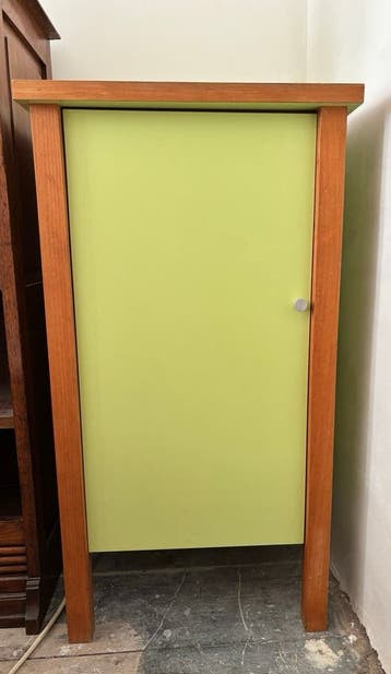Gratis stevige kast Utrecht 95 hoog 52 x 52 cm