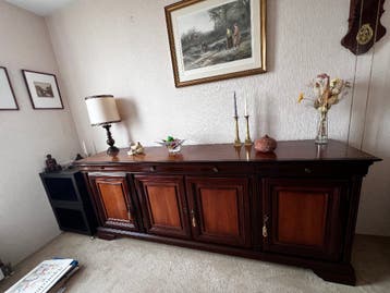 Notenhouten dressoir